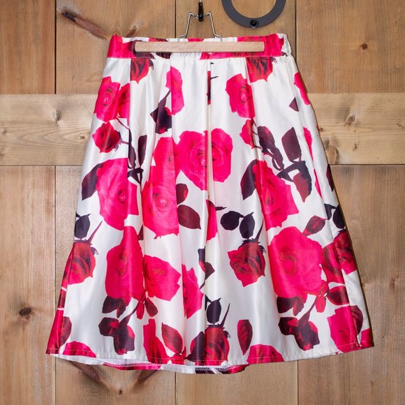 Dresses & Skirts - Floral print skirt